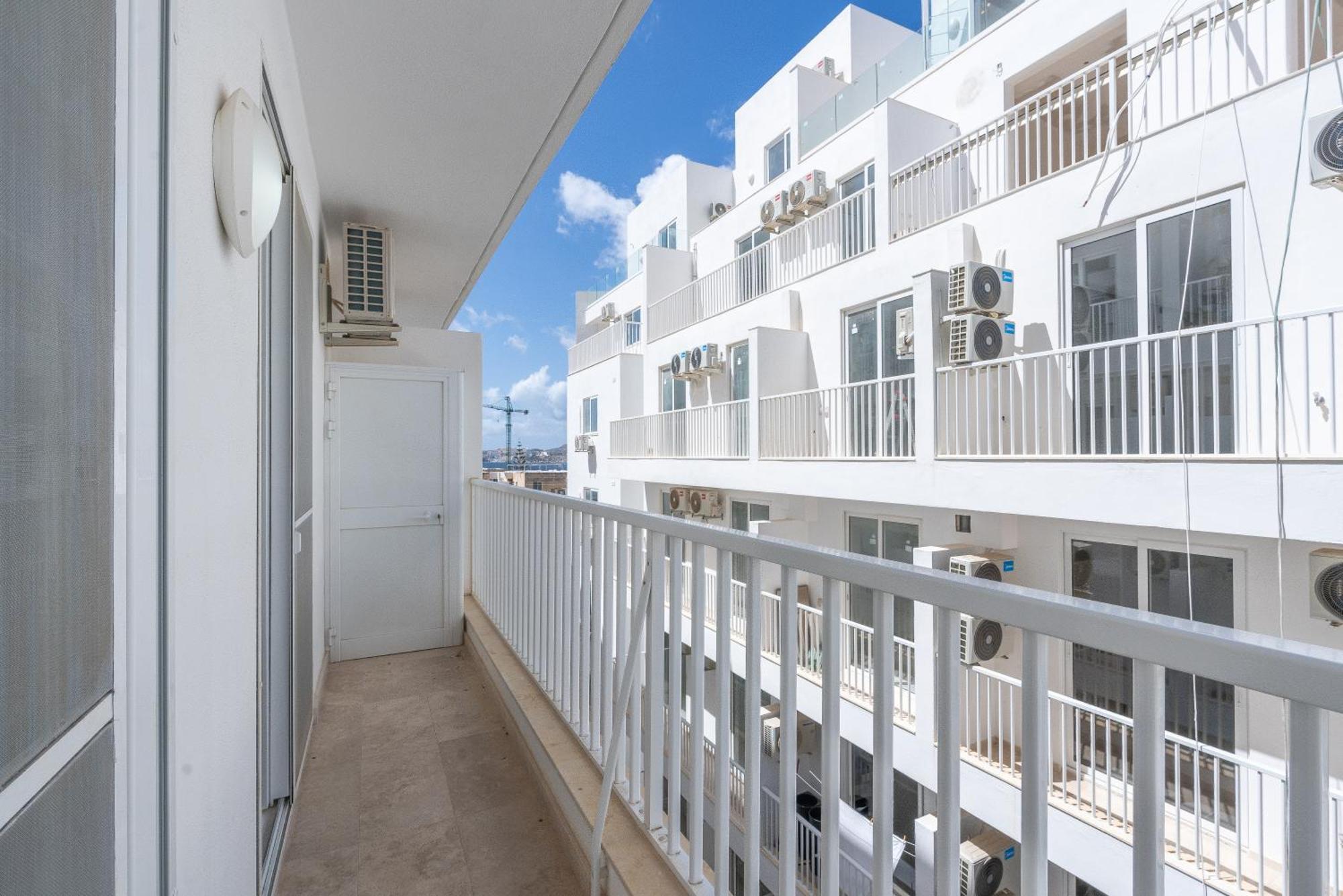 Modern & Luxurious Apartment - Prime Location St. Paul's Bay Ngoại thất bức ảnh